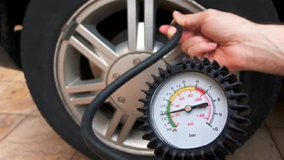 Áp suất lốp ô tô: Thông số chuẩn, kiểm tra, công nghệ TPMS