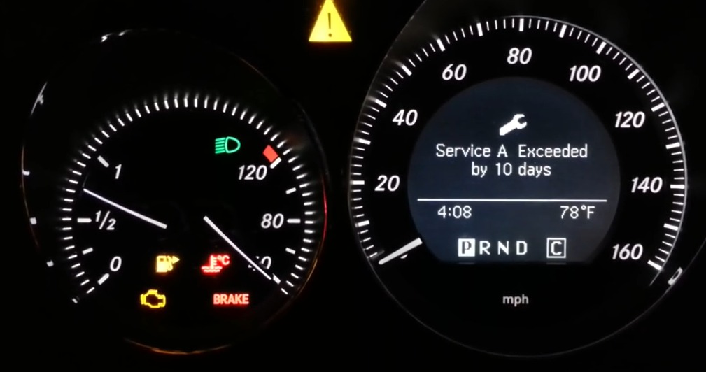 Đèn cảnh báo bảo dưỡng Service A trên bảng taplo xe Mercedes-Benz